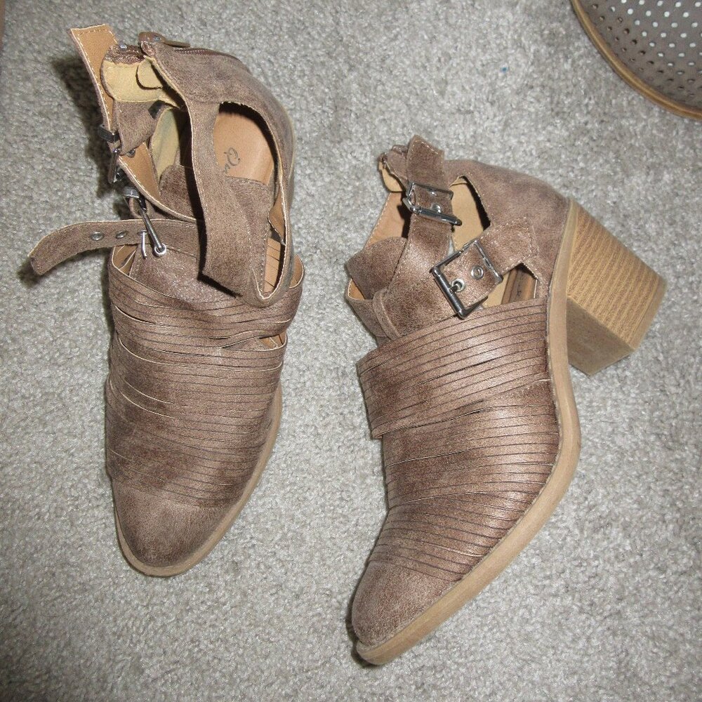 Qupid Brown Booties